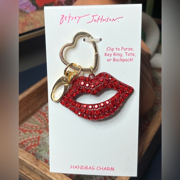*NWT* Betsey Johnson Crystal Lips Handbag Charm Keychain - Picture 1 of 6
